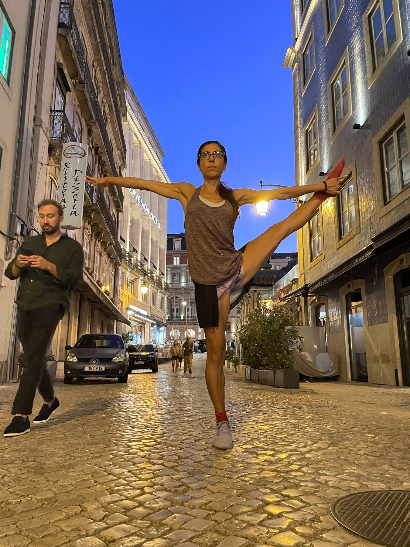 A photograph from the body alignment session on a Lisbon street. Photograph by Jonathan.